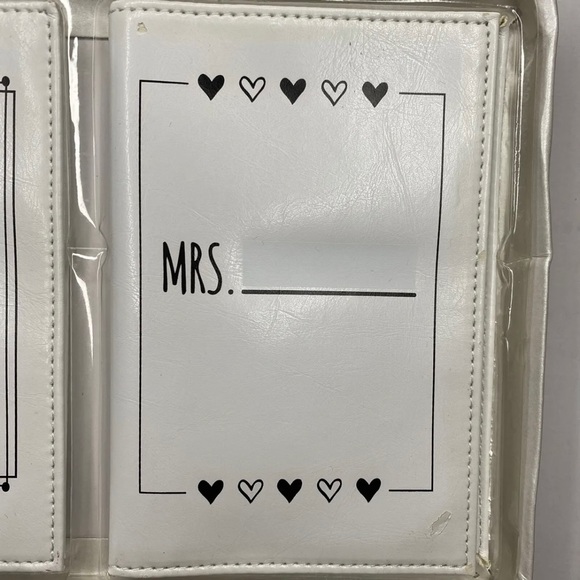 ICING MR. MRS. PASSPORT HOLDER COVER TRAVEL WEDDING NEWLY WEDS 2 PACK HONEYMOON - Picture 3 of 7